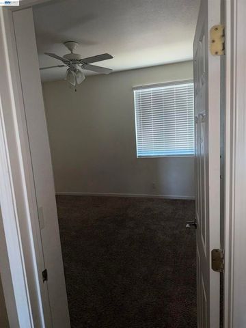 1016 Cypress Run Dr, Stockton, CA 95209