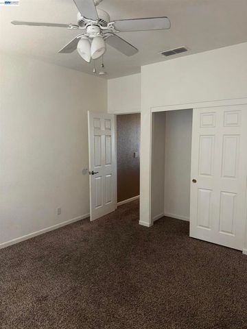 1016 Cypress Run Dr, Stockton, CA 95209