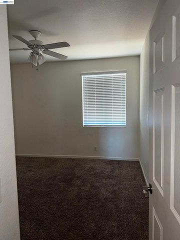 1016 Cypress Run Dr, Stockton, CA 95209