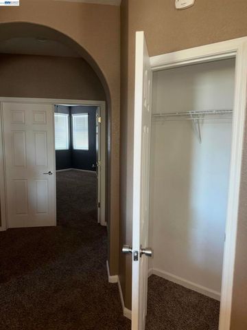 1016 Cypress Run Dr, Stockton, CA 95209