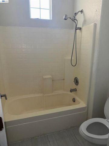 1016 Cypress Run Dr, Stockton, CA 95209