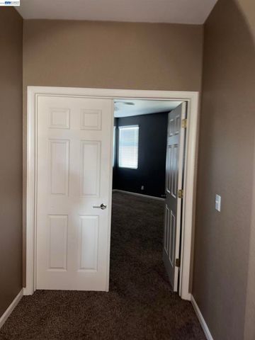1016 Cypress Run Dr, Stockton, CA 95209