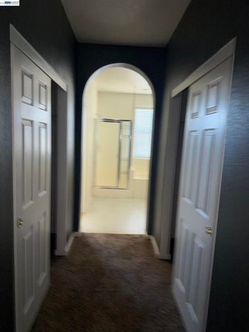 1016 Cypress Run Dr, Stockton, CA 95209