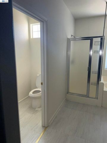 1016 Cypress Run Dr, Stockton, CA 95209