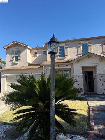 1016 Cypress Run Dr, Stockton, CA 95209
