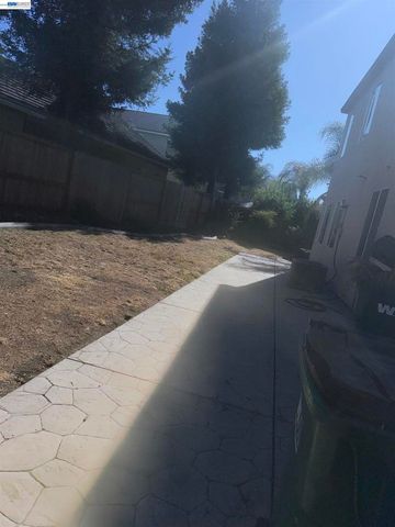 1016 Cypress Run Dr, Stockton, CA 95209