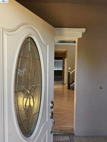 1016 Cypress Run Dr, Stockton, CA 95209