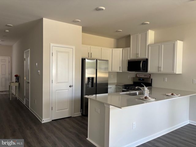 60 ROBERT DR, Runnemede, NJ 08078