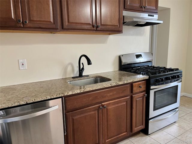 400 Jericho Turnpike 4, New Hyde Park, NY 11040