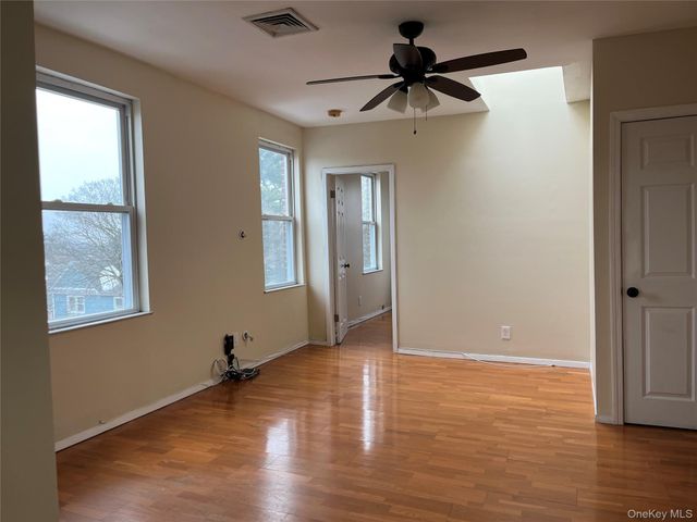 400 Jericho Turnpike 4, New Hyde Park, NY 11040