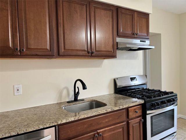 400 Jericho Turnpike 4, New Hyde Park, NY 11040