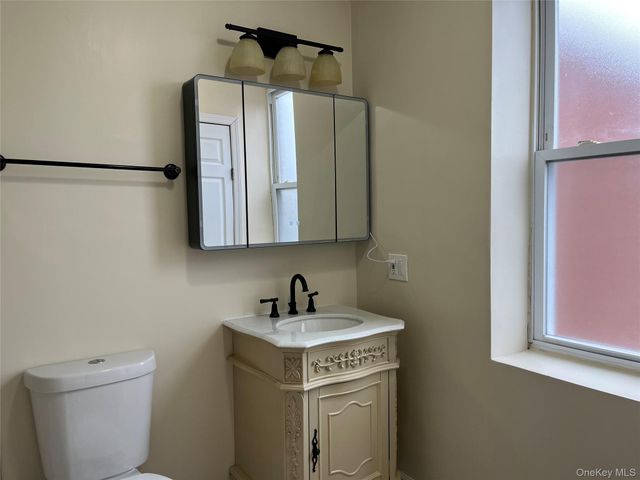 400 Jericho Turnpike 4, New Hyde Park, NY 11040