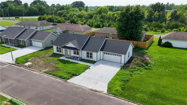 706 Ivy Lane, Sedalia, MO 65301