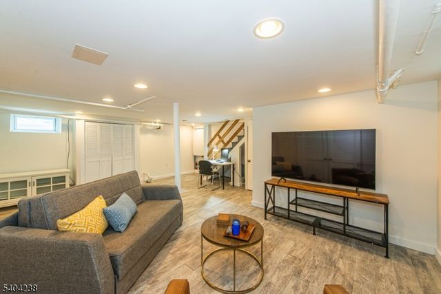 14 Northview Ave, Montclair Twp., NJ 07043