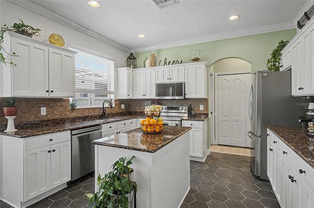 4205 KNOB LAKE COURT, Tampa, FL 33619
