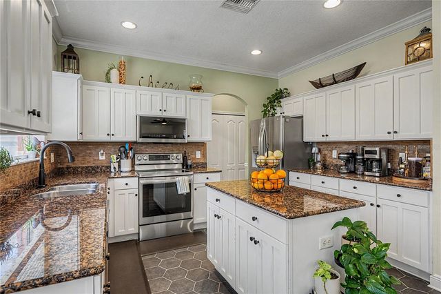 4205 KNOB LAKE COURT, Tampa, FL 33619