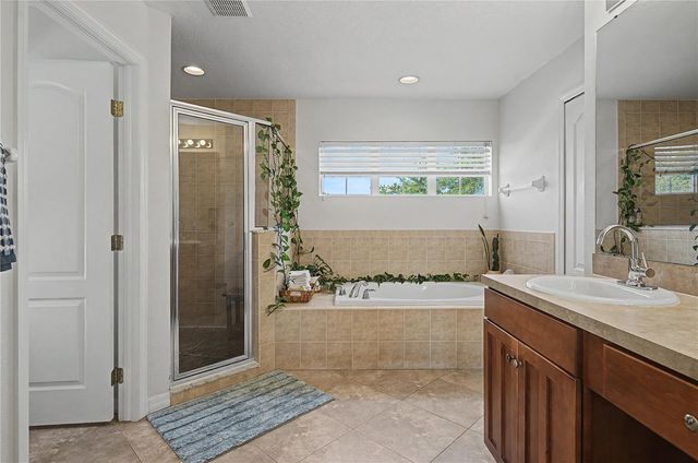 4205 KNOB LAKE COURT, Tampa, FL 33619