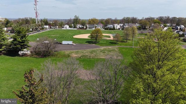 312 WOODLAWN AVE, Willow Grove, PA 19090