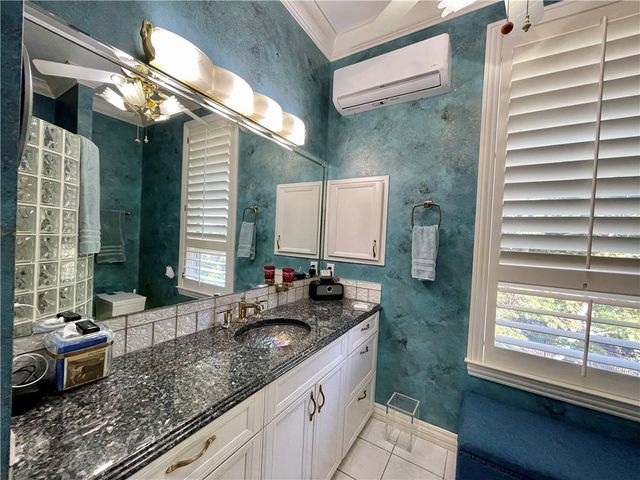 680 N Cliffside Drive, Fayetteville, AR 72701
