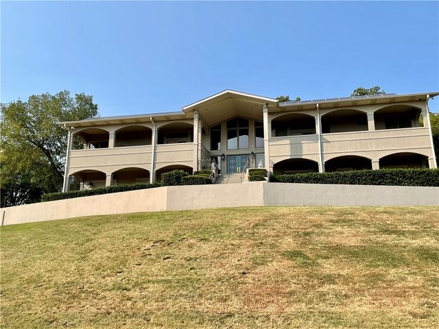 680 N Cliffside Drive, Fayetteville, AR 72701
