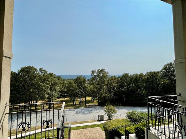 680 N Cliffside Drive, Fayetteville, AR 72701