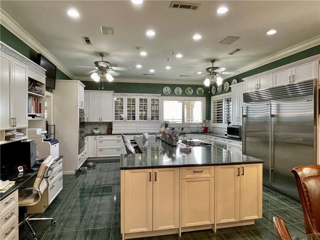 680 N Cliffside Drive, Fayetteville, AR 72701