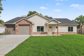 600 S Trotter, Maize, KS 67101