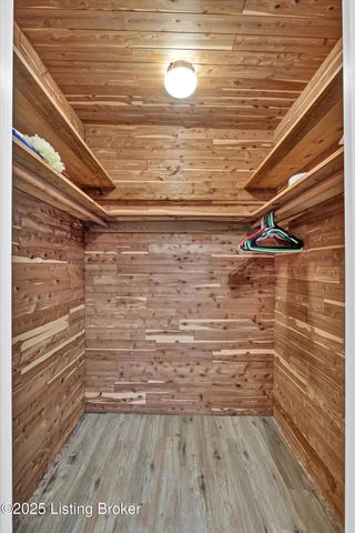 3706 Luken Dr, Louisville, KY 40216