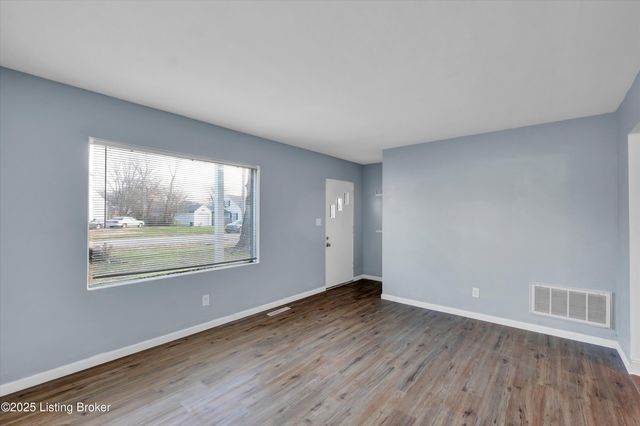 3706 Luken Dr, Louisville, KY 40216