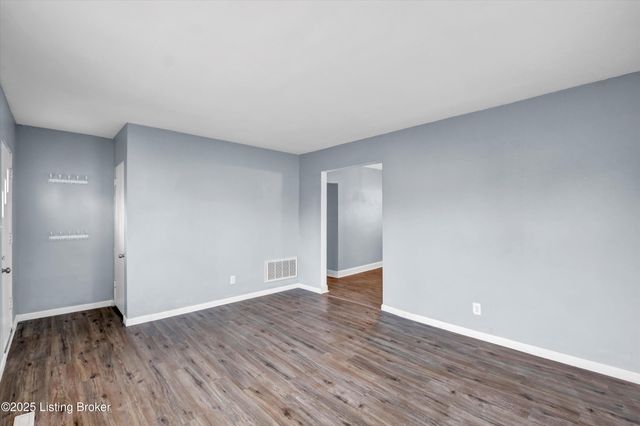 3706 Luken Dr, Louisville, KY 40216