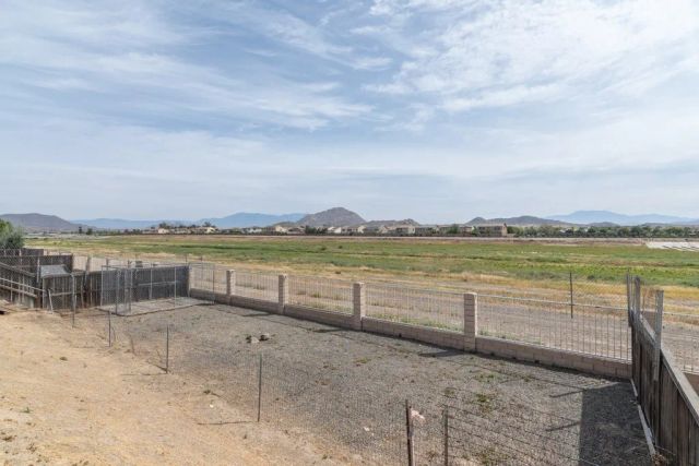 2143 Willowbrook, Perris, CA 92571