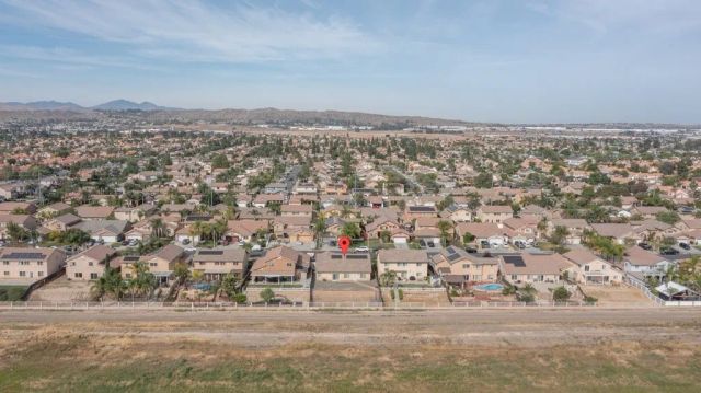 2143 Willowbrook, Perris, CA 92571