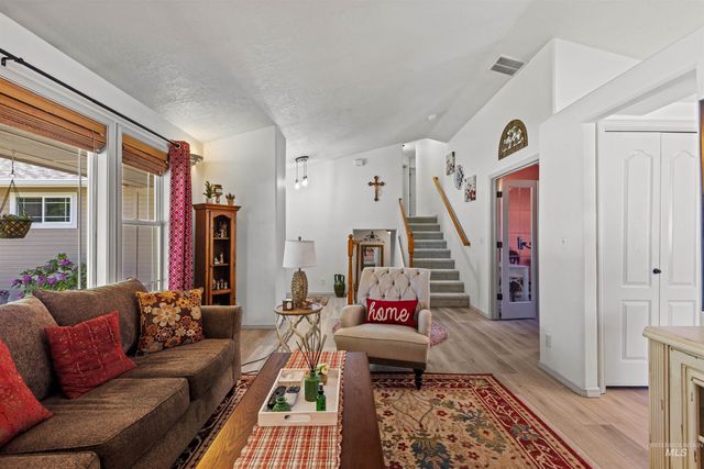 4951 W Classic Dr, Meridian, ID 83646