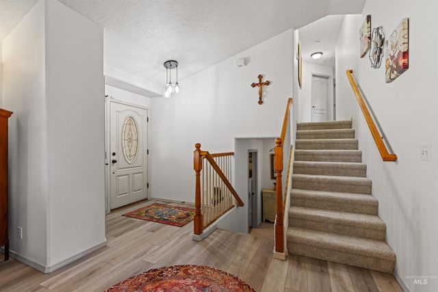 4951 W Classic Dr, Meridian, ID 83646