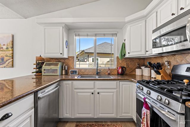 4951 W Classic Dr, Meridian, ID 83646