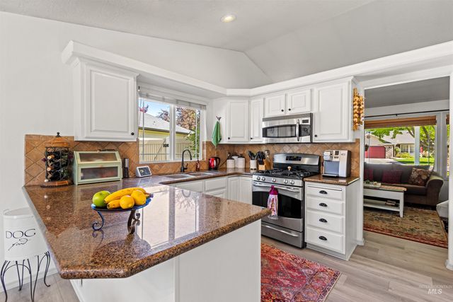 4951 W Classic Dr, Meridian, ID 83646