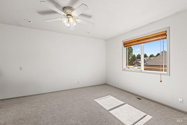 4951 W Classic Dr, Meridian, ID 83646