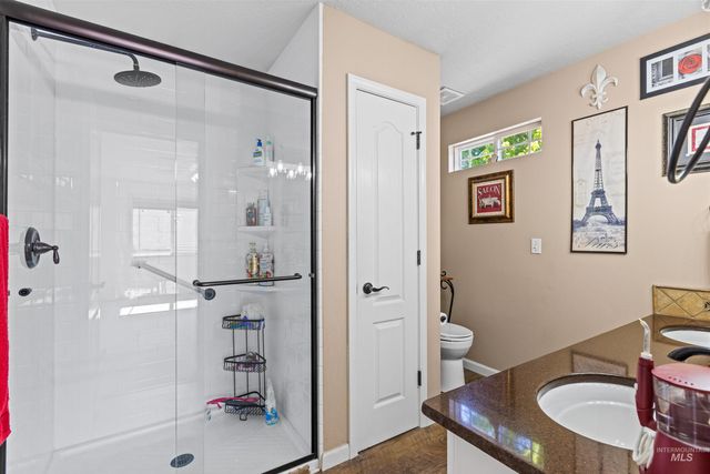 4951 W Classic Dr, Meridian, ID 83646