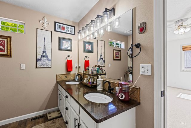 4951 W Classic Dr, Meridian, ID 83646