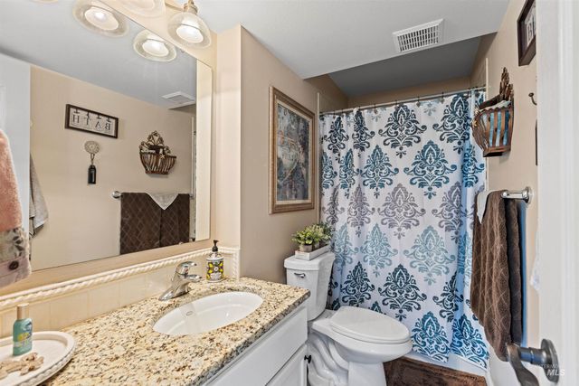 4951 W Classic Dr, Meridian, ID 83646