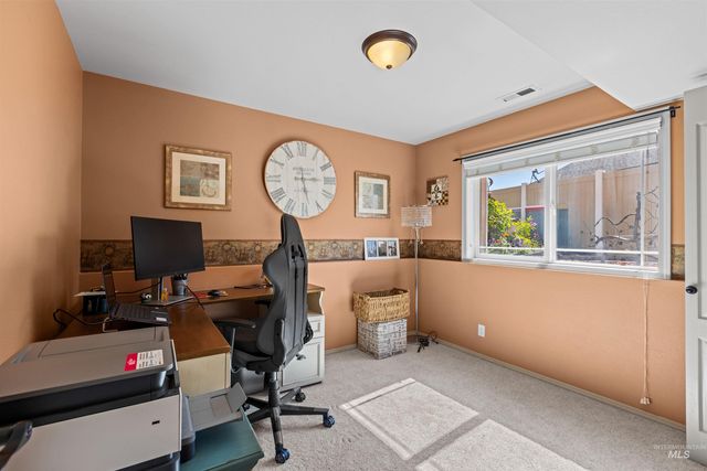 4951 W Classic Dr, Meridian, ID 83646