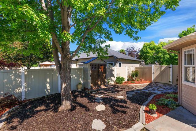 4951 W Classic Dr, Meridian, ID 83646