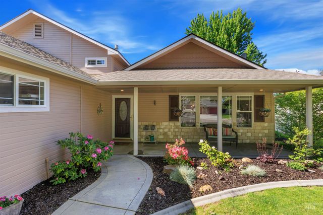 4951 W Classic Dr, Meridian, ID 83646