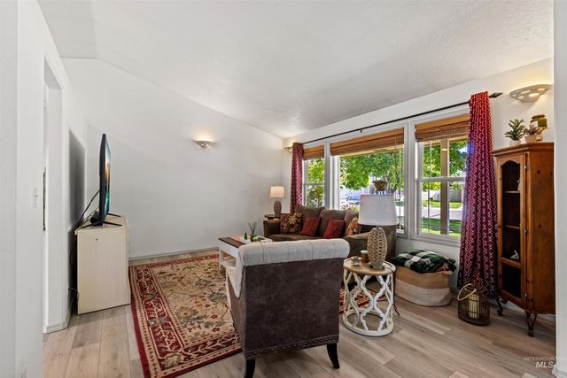 4951 W Classic Dr, Meridian, ID 83646