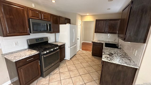 10411 HORN BLVD, San Antonio, TX 78240