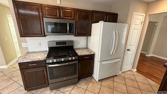 10411 HORN BLVD, San Antonio, TX 78240