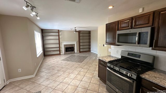 10411 HORN BLVD, San Antonio, TX 78240
