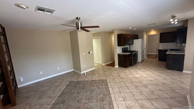 10411 HORN BLVD, San Antonio, TX 78240