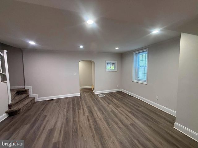 27 CHURCH ST, Mount Holly, NJ 08060