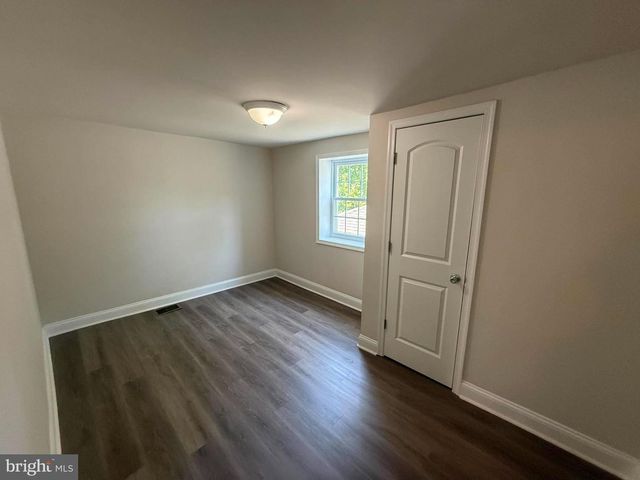 27 CHURCH ST, Mount Holly, NJ 08060